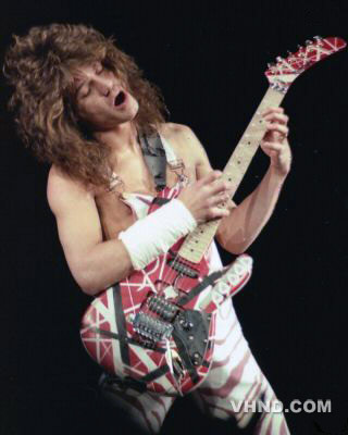 Eddie_Van_Halen_playing_fractured_wrist_cast_1982_1