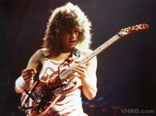 Eddie_Van_Halen_wearing_cast_on_wrist