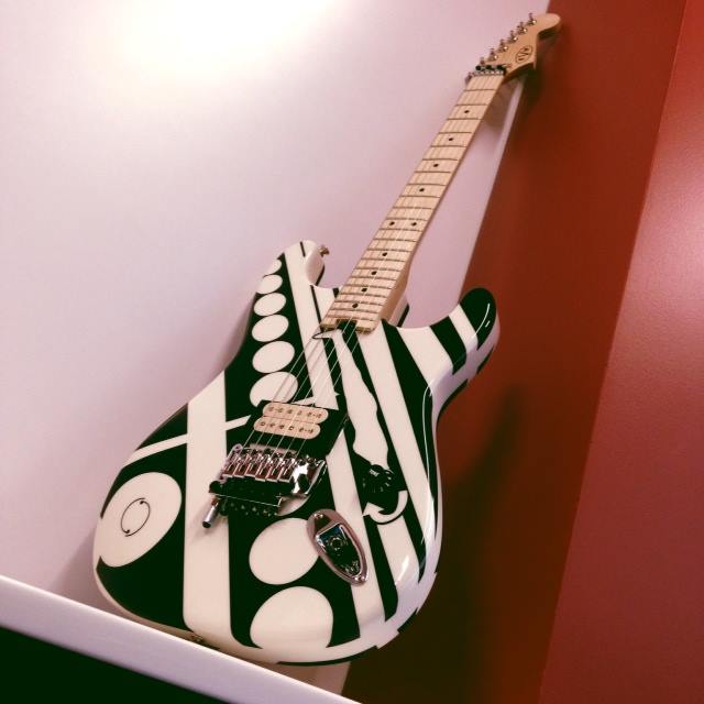 EVH_Circles_guitar_Front_2