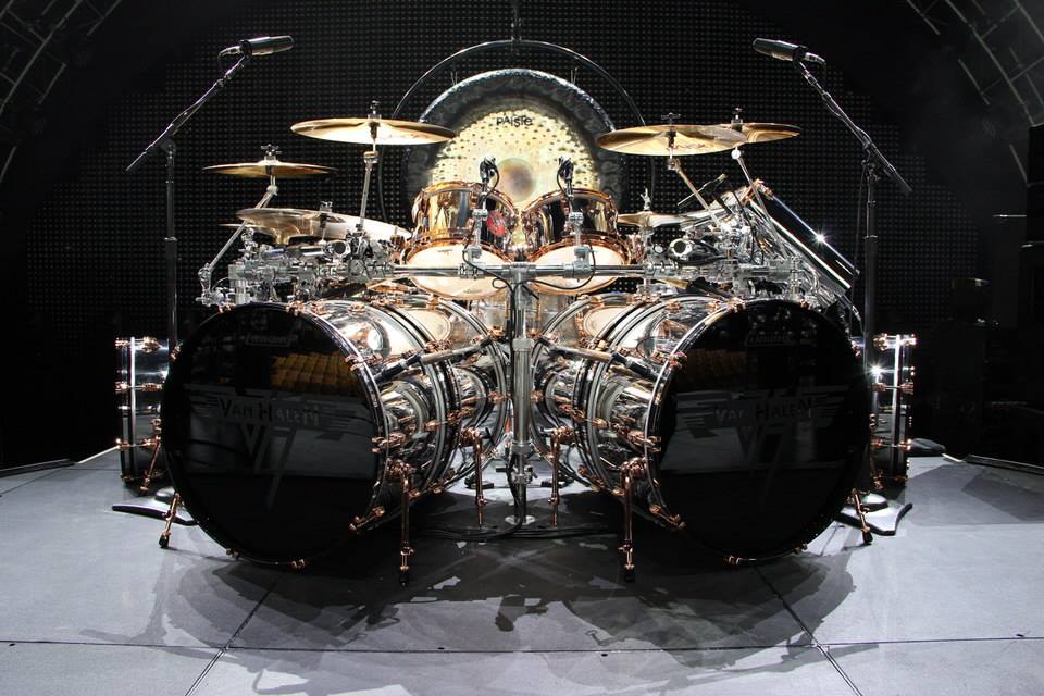 Alex_Van_Halen_2015_tour_Ludwig_Classic_Maple_Drum_Set_kit_5