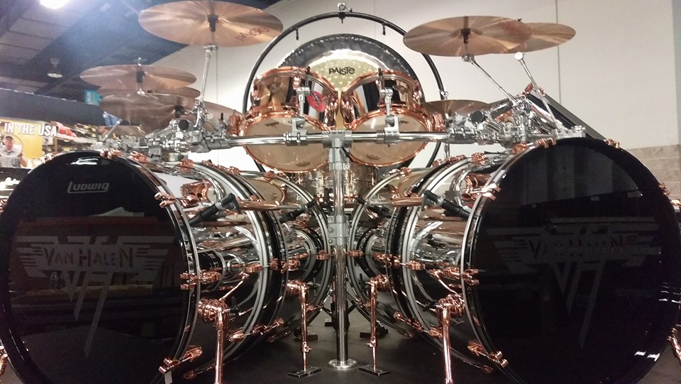 Alex_Van_Halen_Ludwig_booth_NAMM_2016_2