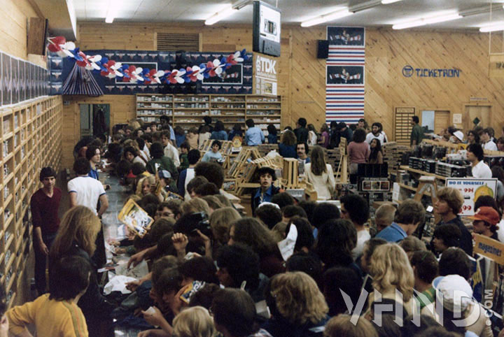 Van_Halen_Peaches_Records_Tapes_Instore_Signing_Appearance_1979__during010 copy