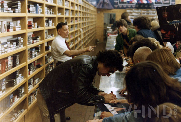 Van_Halen_Peaches_Records_Tapes_Instore_Signing_Appearance_1979__during022 copy