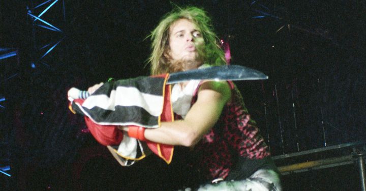 Vince Neil Recalls David Lee Roth's Mentorship